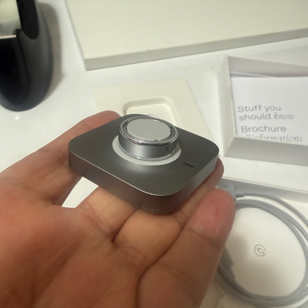Oura Ring Gen 4 Silver Smart Ring
ActivityTracker Charging Cable and Adapter Set - Picture 11 of 11